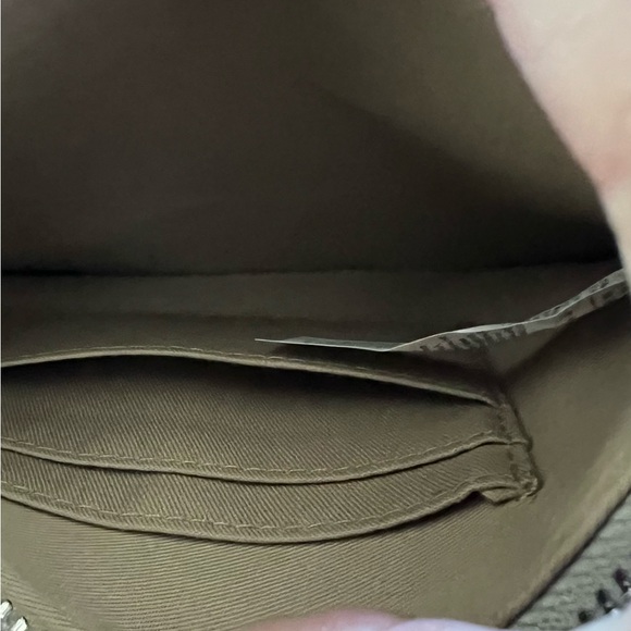 Old Navy Wristlet, Sparkling crystals of Silver, Gold , Rose Gold & Black - Picture 5 of 10